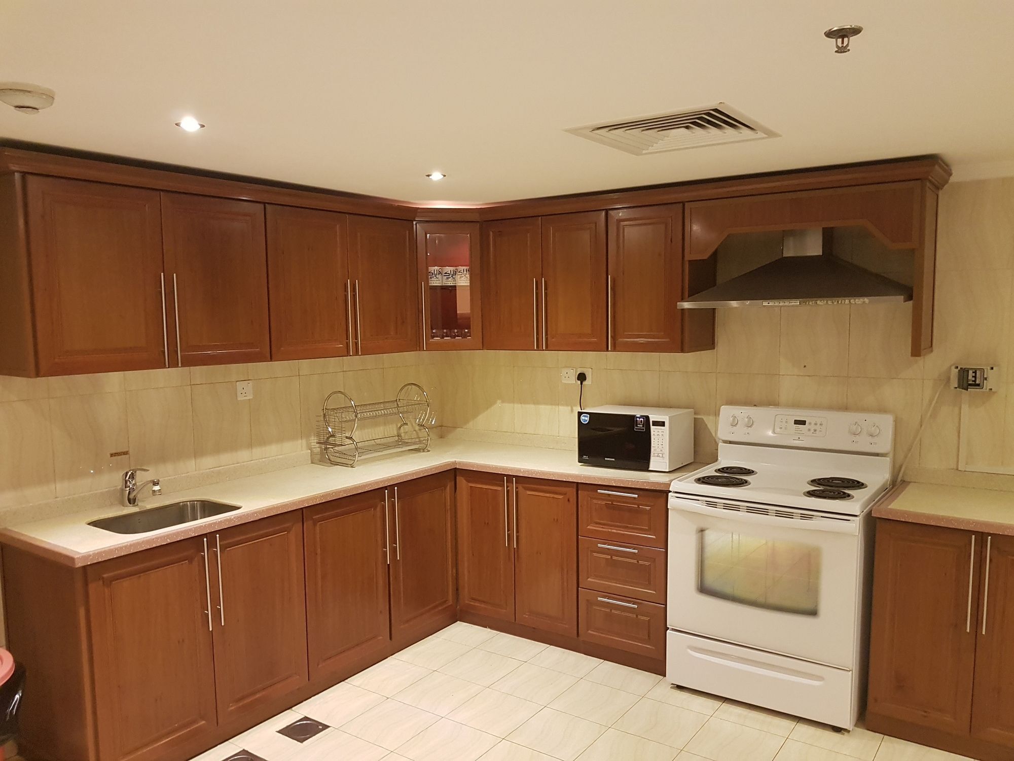 Taiba Suites Madinah Medína Exteriér fotografie A modern kitchen