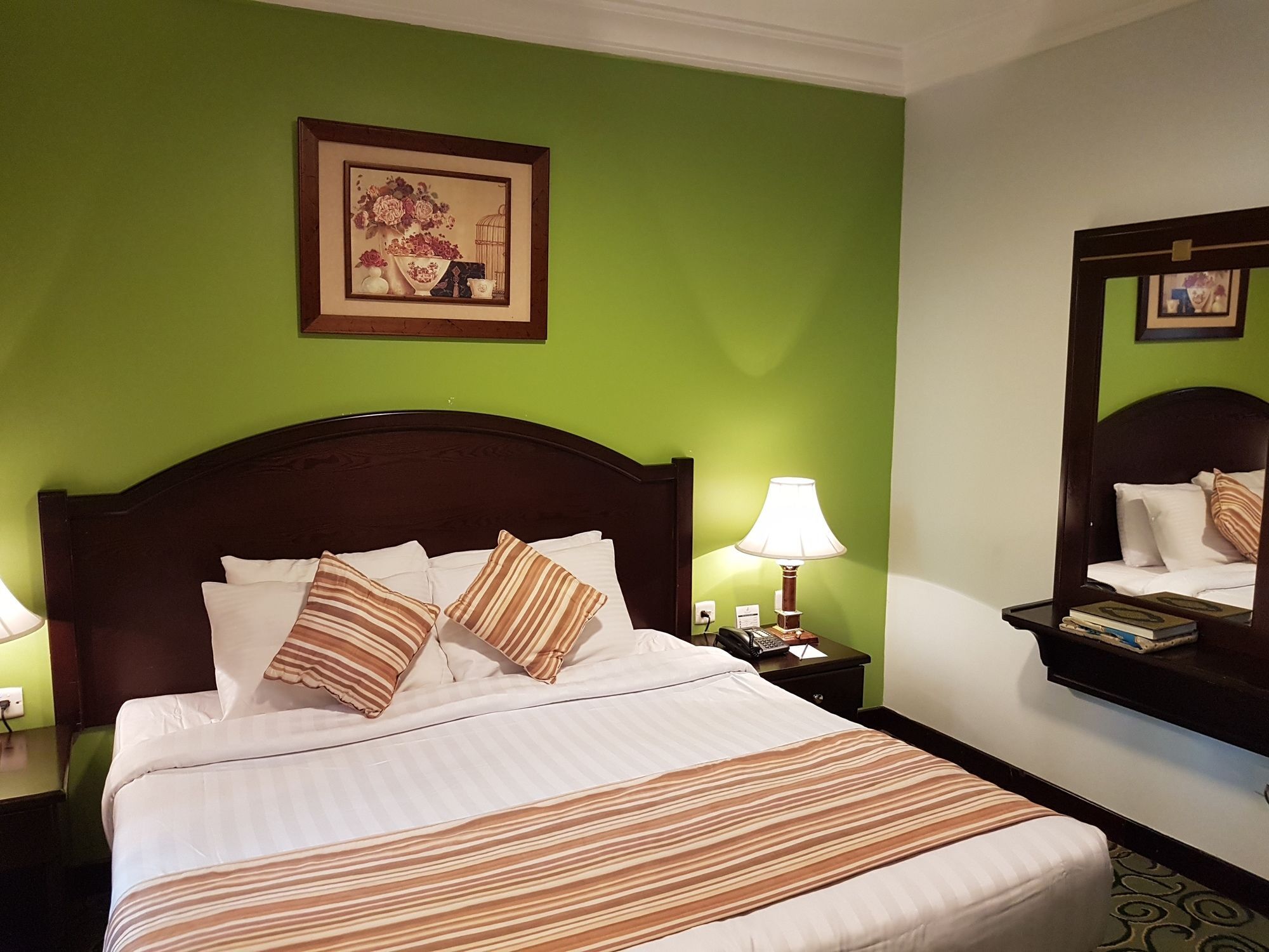 Taiba Suites Madinah Medína Exteriér fotografie Deluxe Room