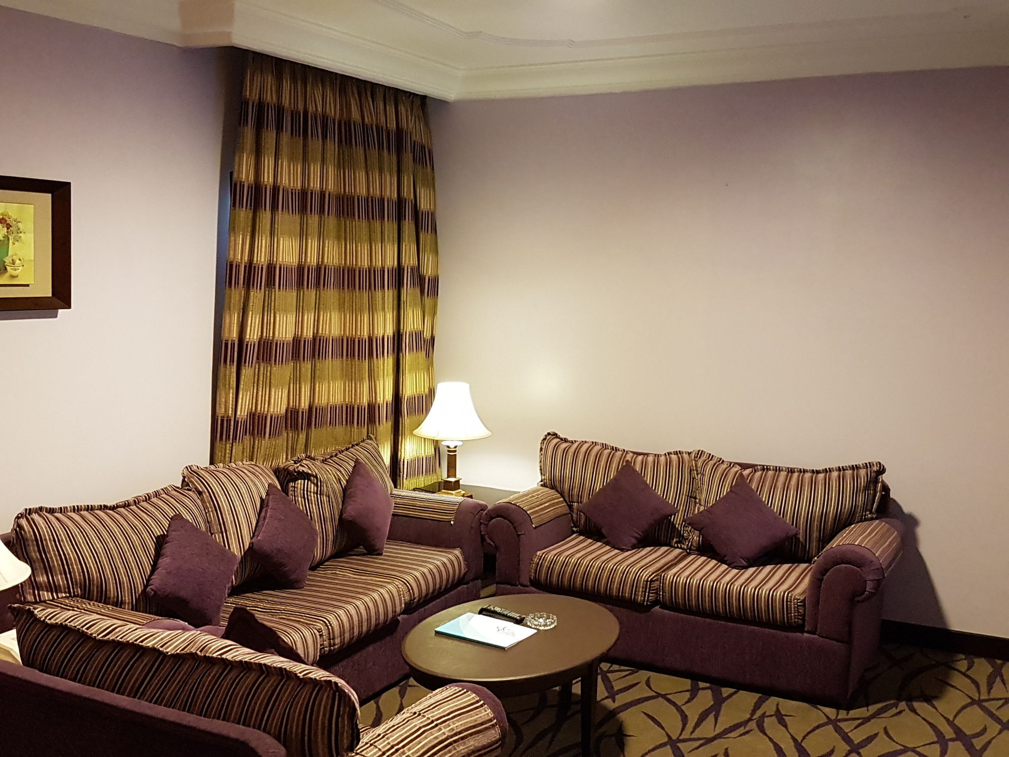 Taiba Suites Madinah Medína Exteriér fotografie A living room
