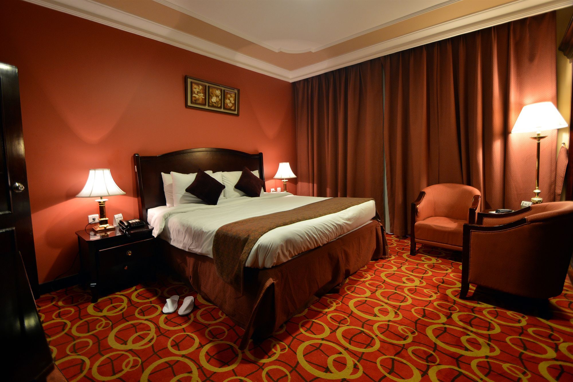 Taiba Suites Madinah Medína Exteriér fotografie A room at the hotel
