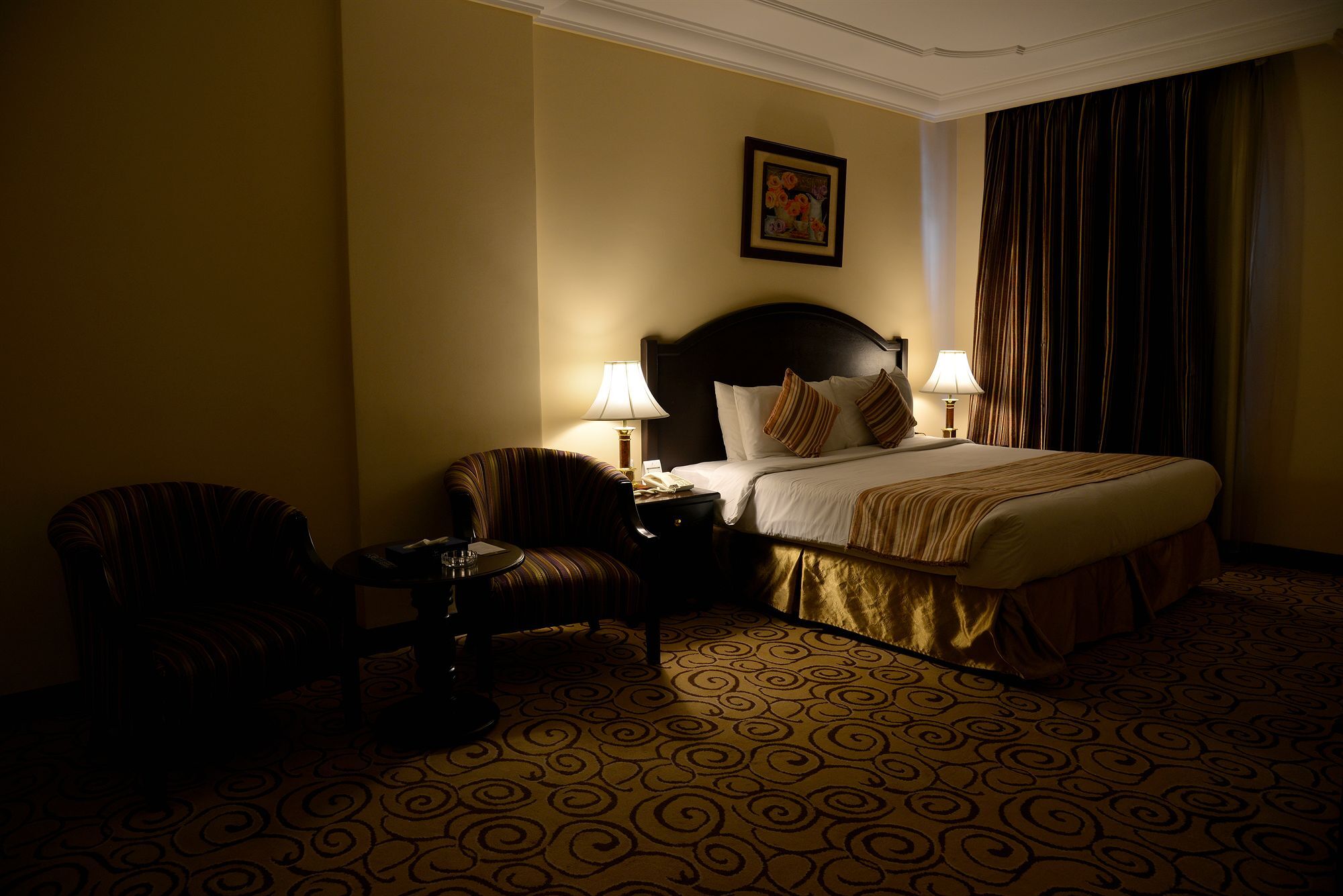 Taiba Suites Madinah Medína Exteriér fotografie A room at the hotel