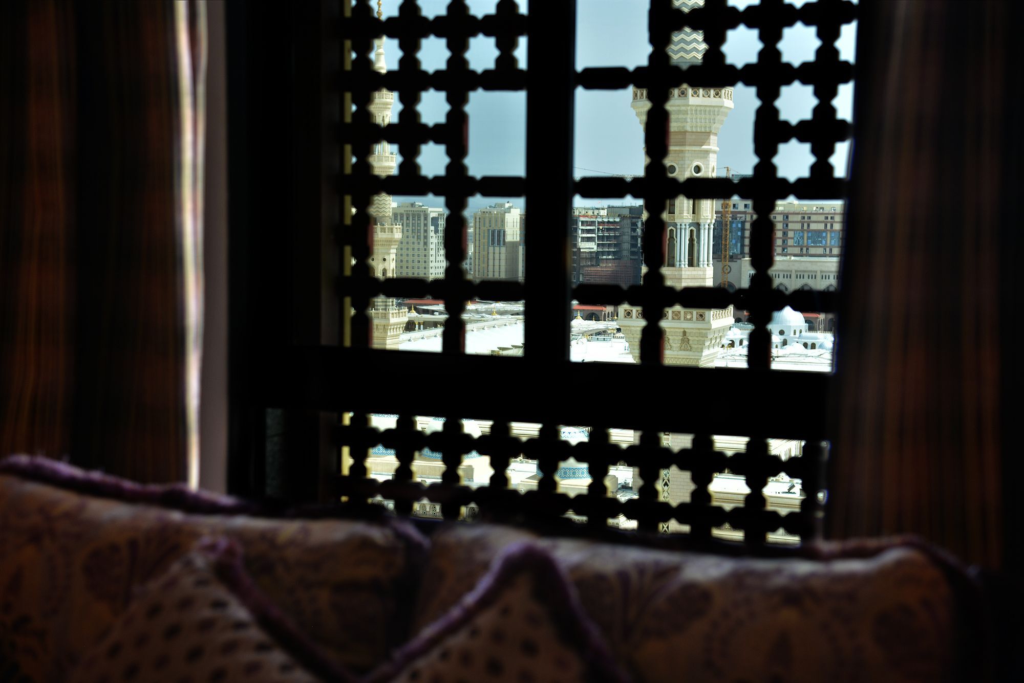 Taiba Suites Madinah Medína Exteriér fotografie View of the Grand Mosque from the hotel