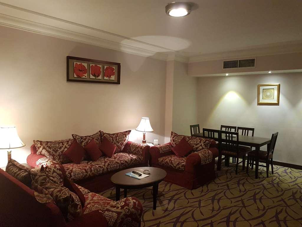Taiba Suites Madinah Medína Pokoj fotografie A suite at the hotel