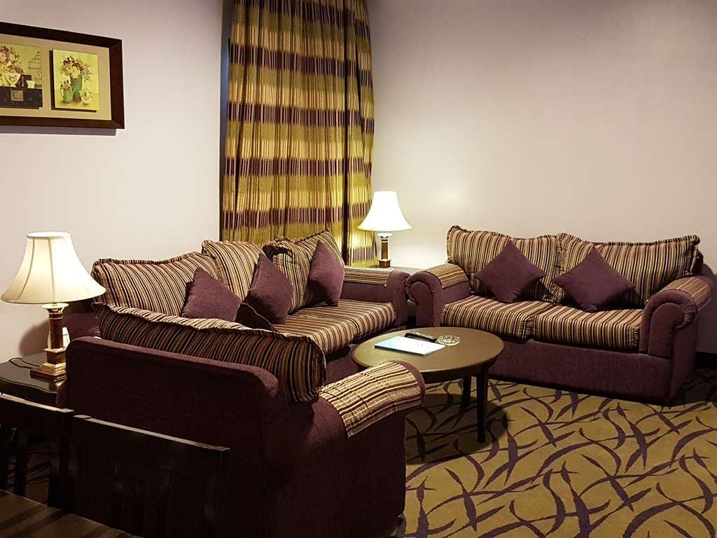 Taiba Suites Madinah Medína Pokoj fotografie A living room